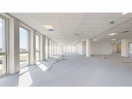 location bureaux 221 m² à 3 769 m²
