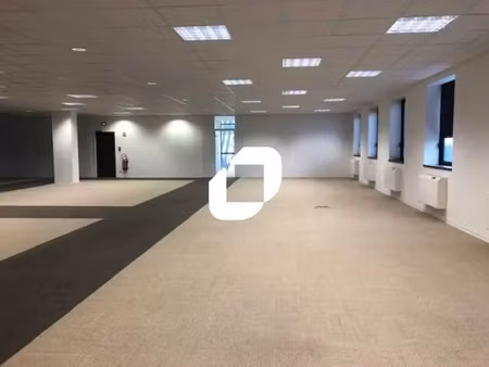 location bureaux 674 m² à 2 703 m²