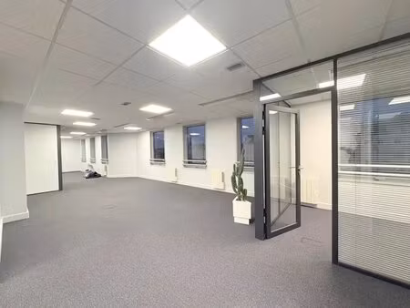 location bureaux 134 m² à 300 m²