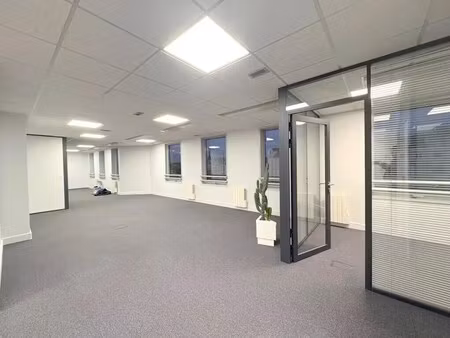 location bureaux 134 m² à 300 m²