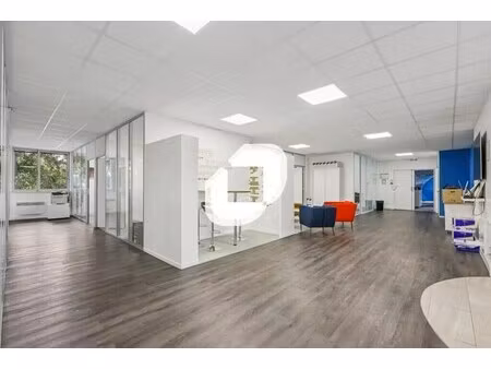 location bureaux 293 m² à 927 m²