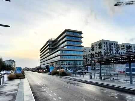location bureaux 350 m² à 1 469 m²