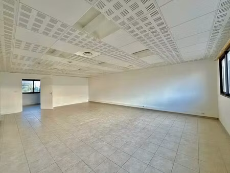 location bureaux 63 m²