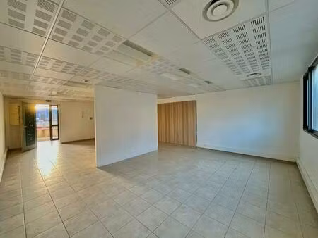 location bureaux 72 m²