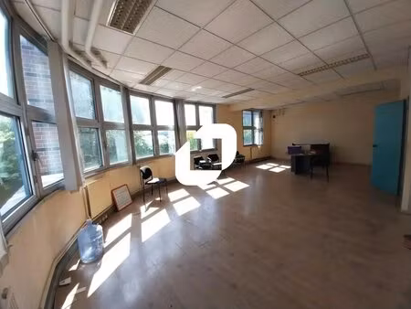 location bureaux 83 m²