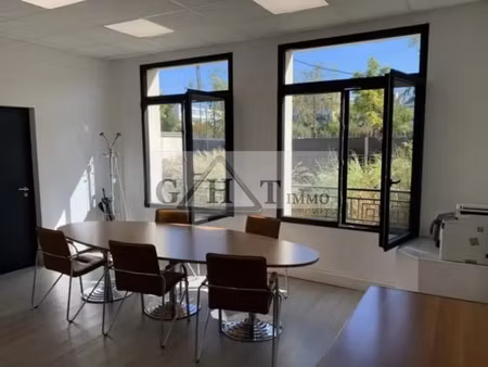 location bureaux 97 m²
