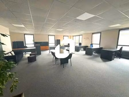 location bureaux 156 m²