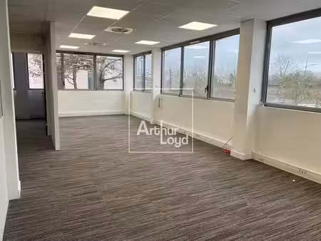 location bureaux grigny 91350 197m²