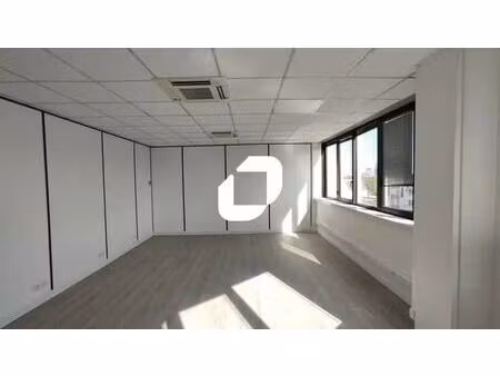 location bureaux 27 m² à 96 m²