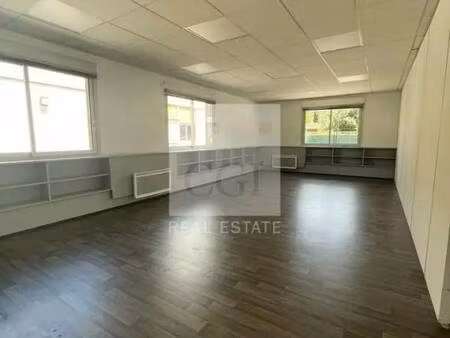 location bureaux 94 m² à 120 m²