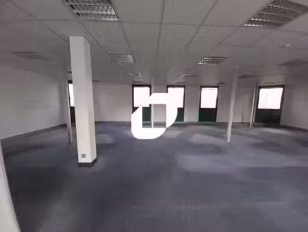 location bureaux trappes 78190 206m²