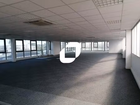 location bureaux 200 m² à 1 971 m²