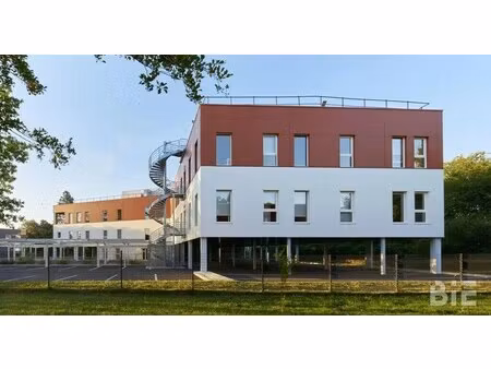 location bureaux 897 m²