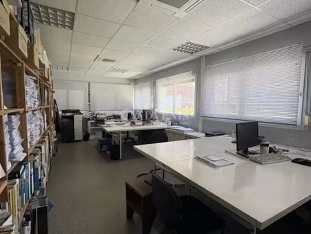 location bureaux 74 m²