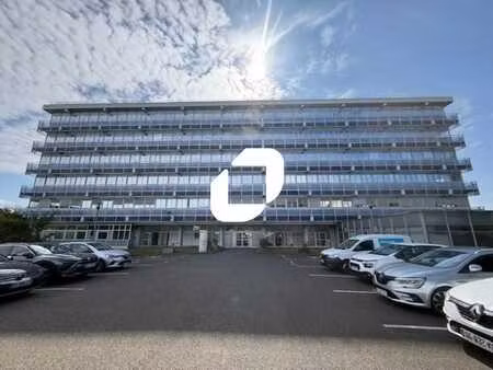location bureaux 59 m² à 5 066 m²