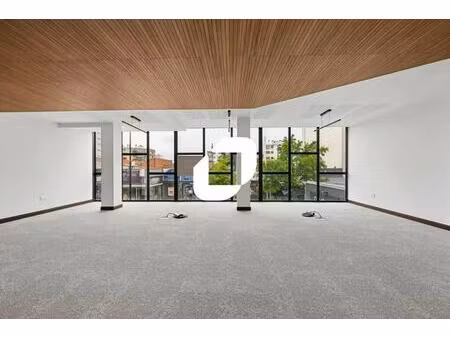 location bureaux 180 m² à 367 m²