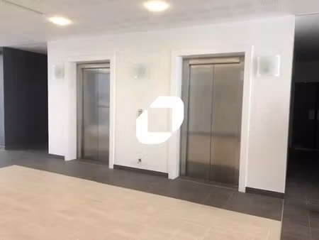 location bureaux 674 m² à 4 054 m²