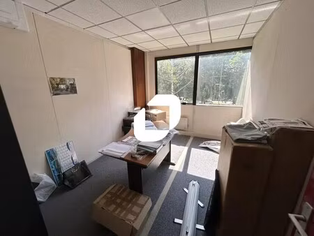 location bureaux 122 m²