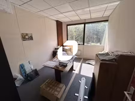 location bureaux saint-thibault-des-vignes 77400 122m²