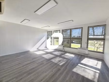 location bureaux 147 m²