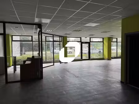 location commerce 100m² à 485m²