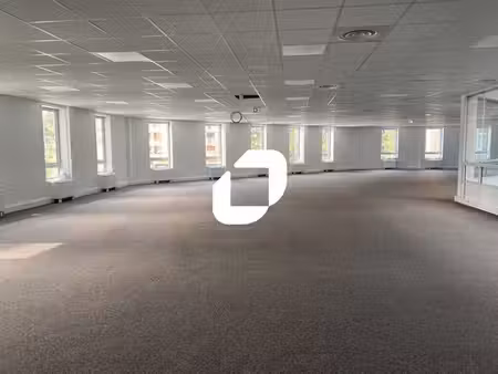 location bureaux cergy 95000 600m² à 1869m²