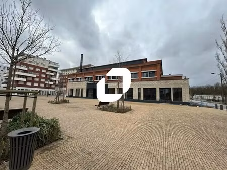 location bureaux 275 m² à 685 m²