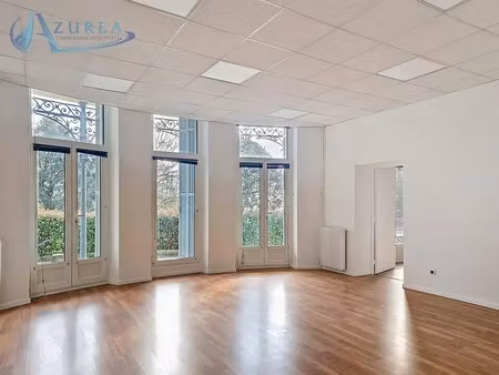 location bureaux 369 m²