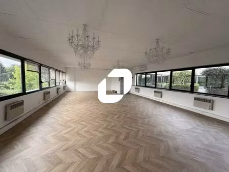 location bureaux 78 m² à 504 m²