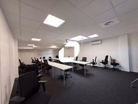 location bureaux 785 m²
