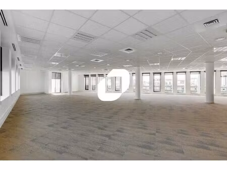 location bureaux 37 m² à 3 328 m²