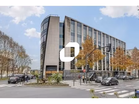 location bureaux 38 m² à 3 329 m²