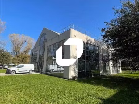 location bureaux 79 m² à 164 m²