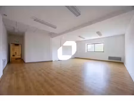 location bureaux ferrières-en-brie 77164 24m² à 79m²