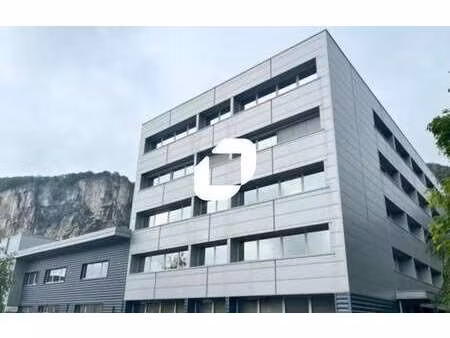 location bureaux 82 m² à 387 m²