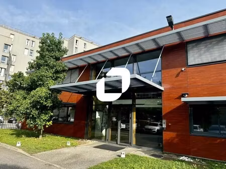 location bureaux 106 m² à 446 m²