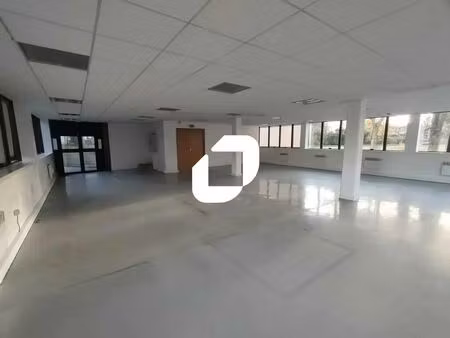 location bureaux 706 m²