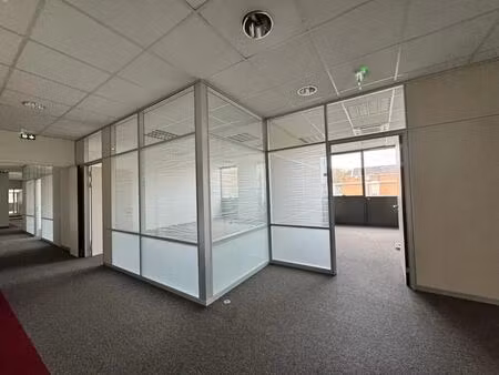 location bureaux 246 m² à 3 004 m²