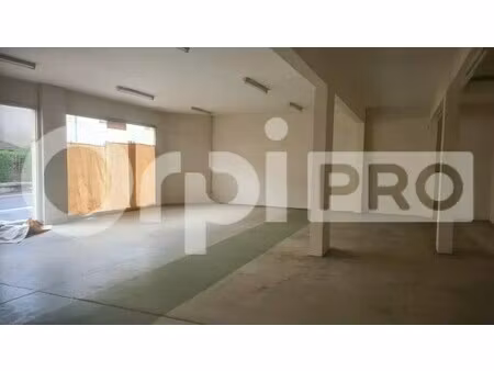 location commerce 626 m²