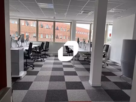 location bureaux 736 m² à 2 208 m²