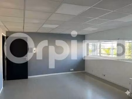location entrepôt perigny 17180 138m²
