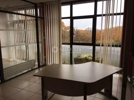 location bureaux 195 m² à 335 m²