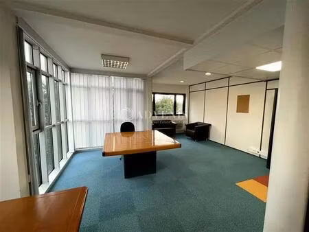 location bureaux 202 m² à 409 m²