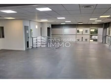 location local d'activités 945 m²