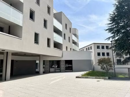 location bureaux 101 m²