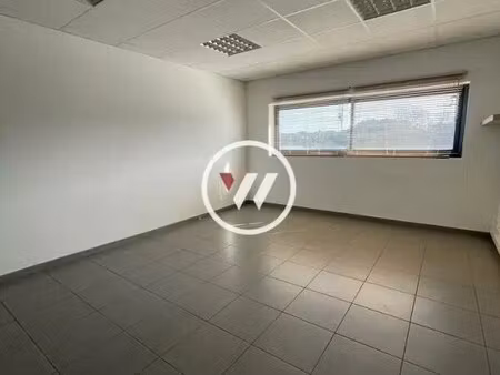location bureaux 77 m²