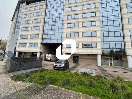 location bureaux 14 m² à 8 568 m²