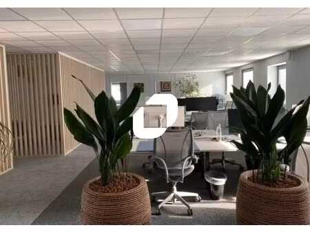 location bureaux 137 m² à 304 m²