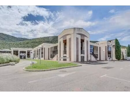 location bureaux 90 m² à 2 977 m²