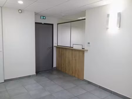 location local d'activités 160 m²